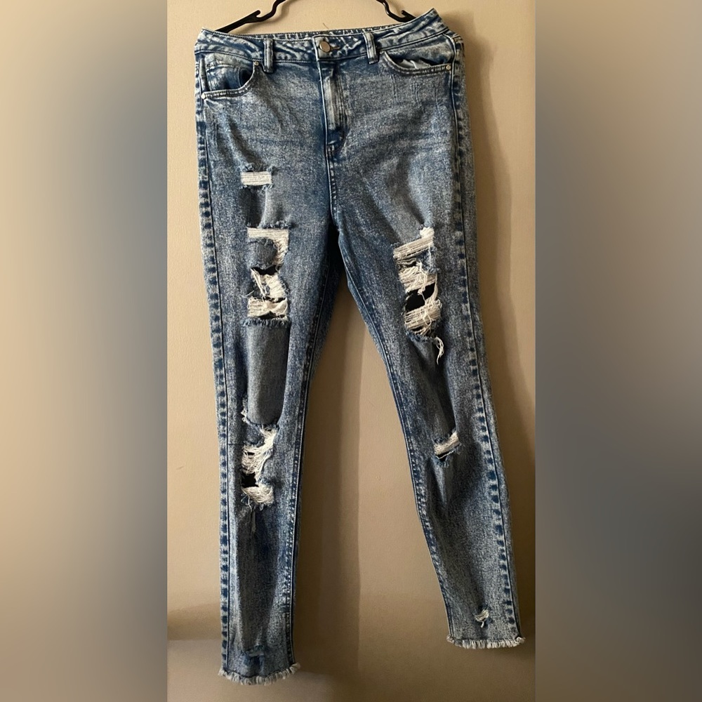 💙TINSLETOWN Washed Out Distressed Skinny Jeans💙